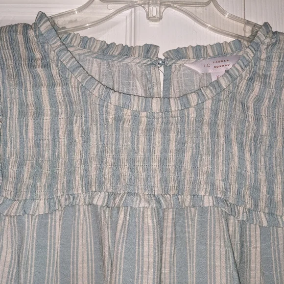 Lauren Conrad Short Bell Sleeve Top Size XL - Picture 3 of 12